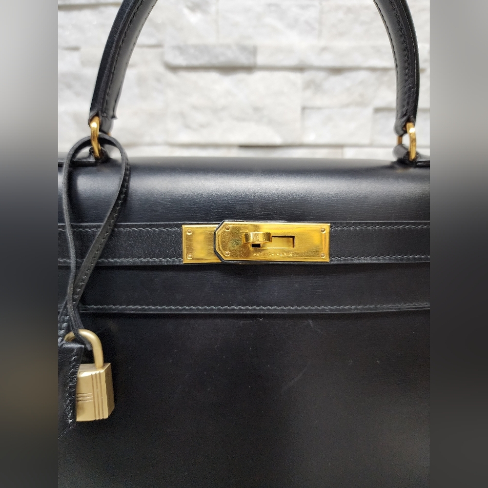 Hermès Kelly 28 in Black Box Leather with Gold Hardware - Picture 12 of 17